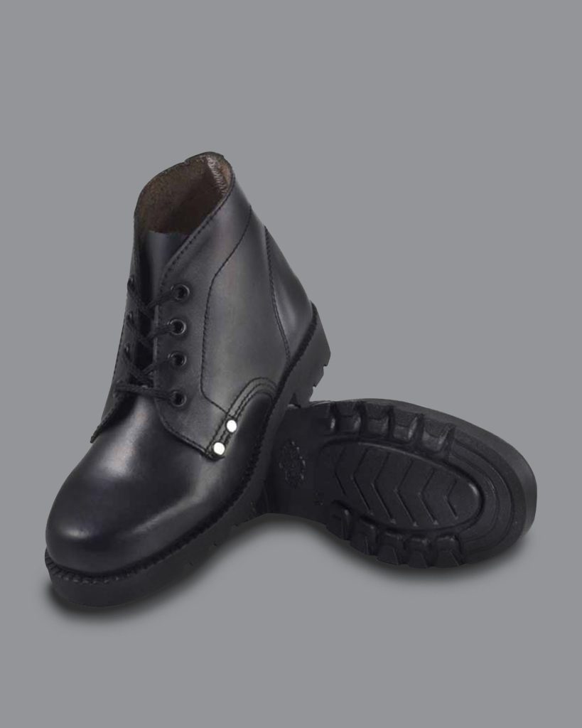Botas de seguridad industrial para mujer Ref. 1000 con suela Francia, en cuero negro, con cordones y puntera reforzada.