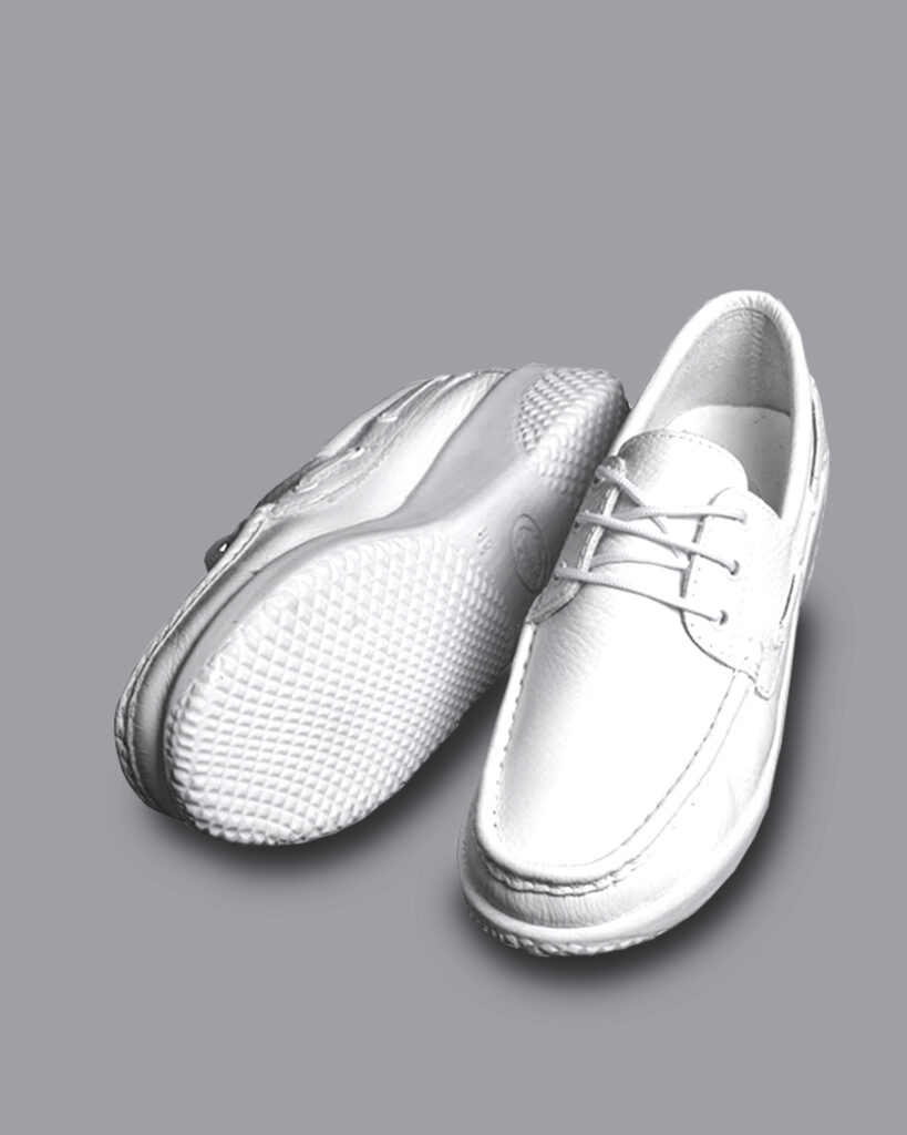 Mocasines Náuticos Blancos para enfermería Ref. 446 suela Manuela en cuero genuino.