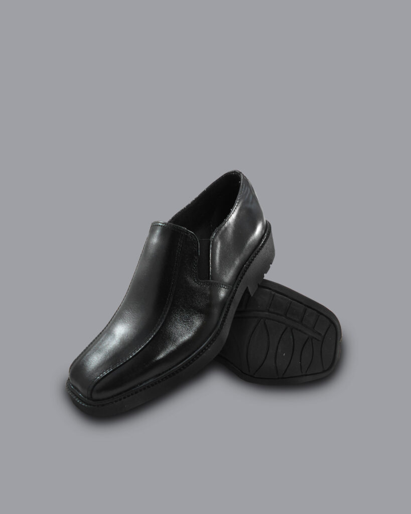 Mocasín ejecutivo para hombre, Referencia 1720 suela Sebastian, en cuero natural negro con suela de PVC.