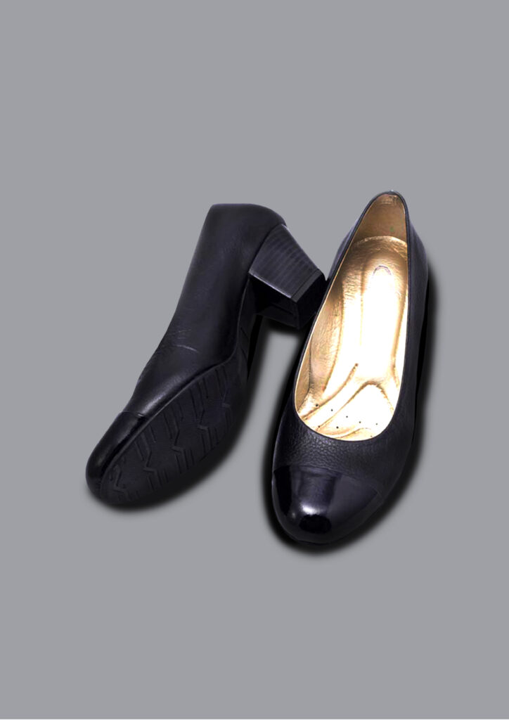 Zapato Bailarina de cuero negro tacón 3-1/2 para mujer, referencia I052, vista lateral y superior, destacando su diseño elegante y confortable.