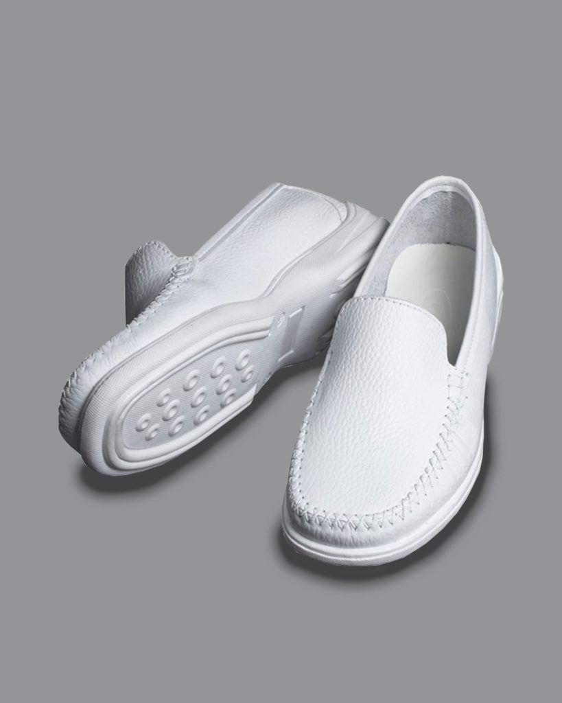 Zapato mocasín de dotación para enfermeras en cuero blanco, referencia 924, suela Jimena.