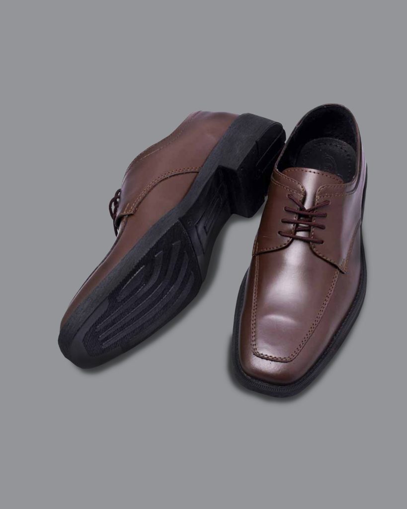 Zapatos Derby ejecutivos marrones con suela Simon de Gerama SAS, hechos en cuero natural para dotaciones y ventas al por mayor.