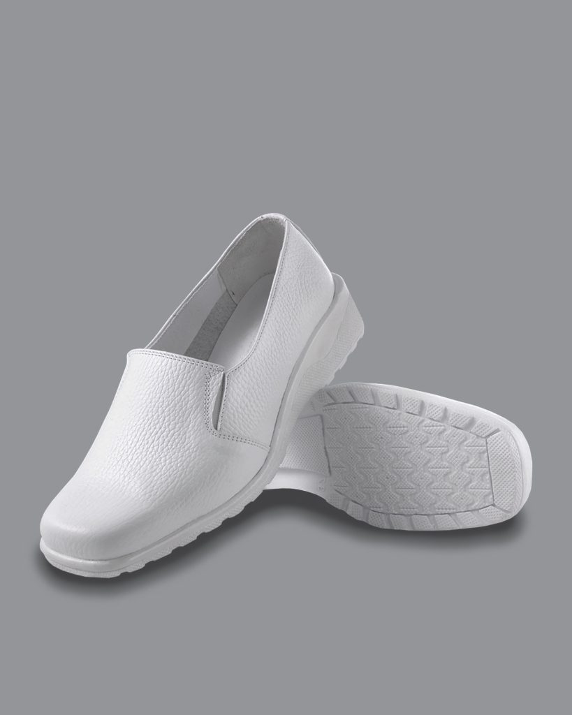 Mocasines blancos Slip-On Luna, ideales para enfermeras y médicos, con suela antideslizante y fabricación en cuero 100% natural.
