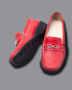 Calzado de dotación al por mayor 68 Zapatos mocasines clasicos rojo en cuero genuino para mujer ref 2049 suela sofia