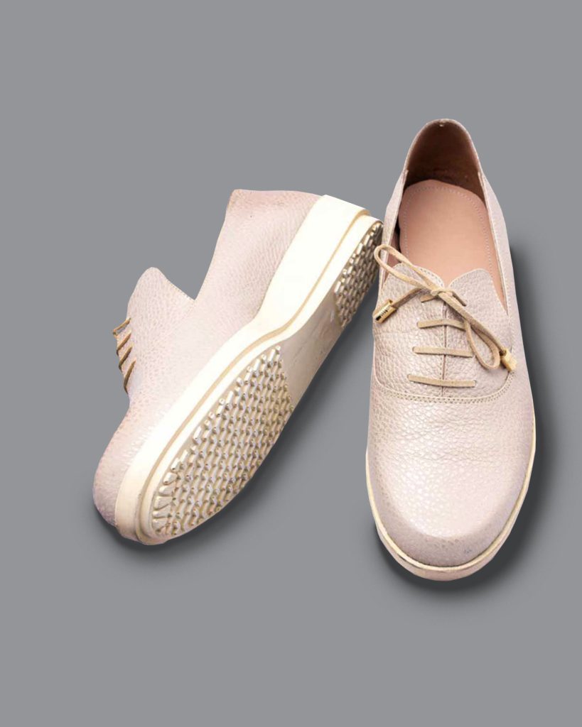 Zapatos Oxford mujer casual en cuero color crema, Referencia 5000 suela Lola.
