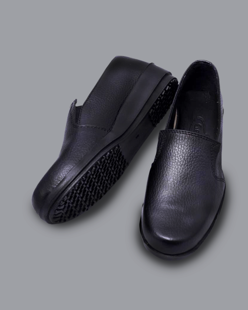 Zapatos de dotación para servicios generales para mujer, referencia 1240, con suela Lola en color negro, blanco y café.
