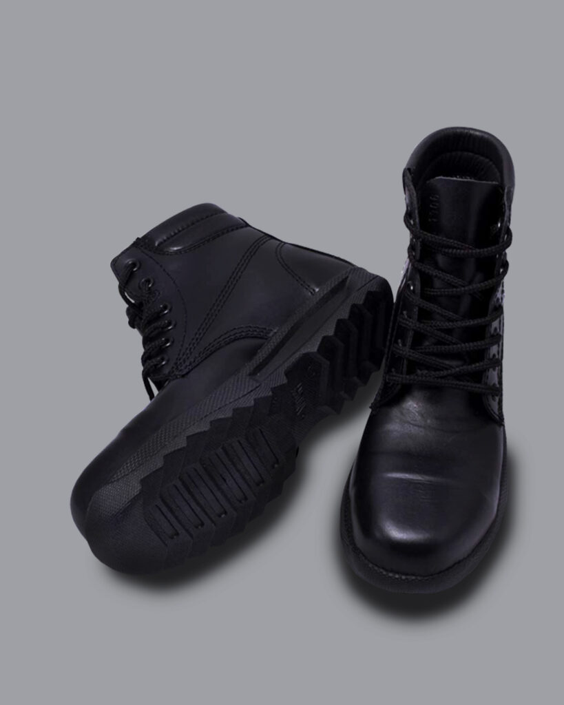 Bota de seguridad industrial T-ANDRY para mujer con suela Andry, en cuero negro resistente