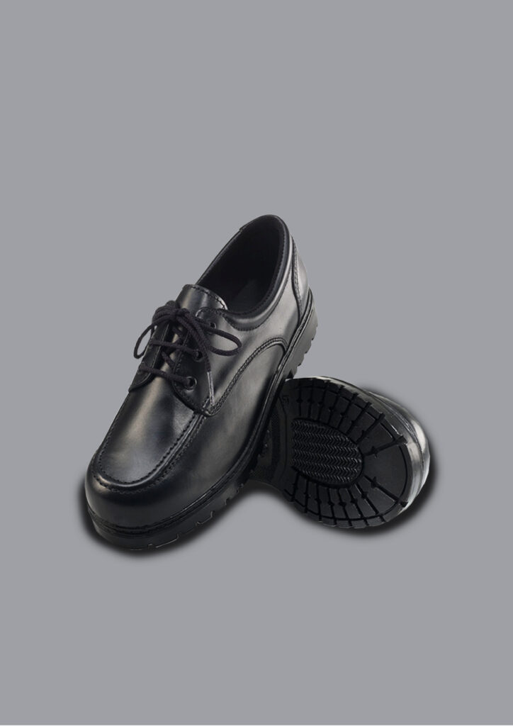 Zapatos bluchers colegiales unisex en cuero genuino, color negro, referencia 070, suela Vichot.